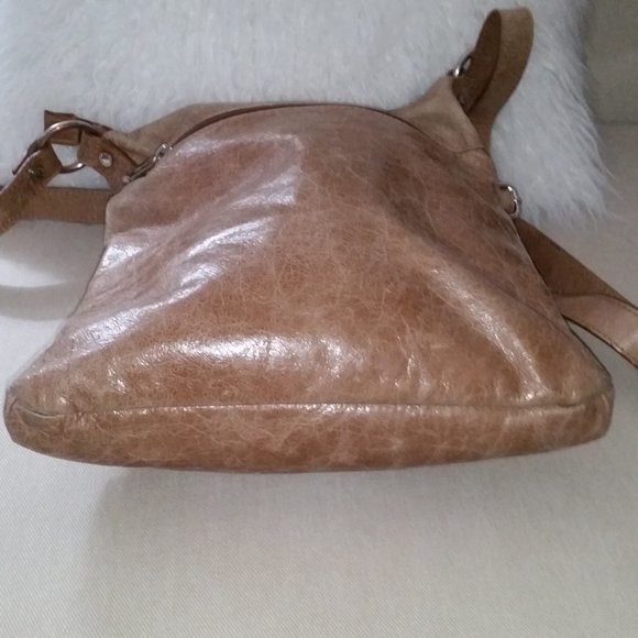 Danier leather messenger bag - Picture 4 of 7